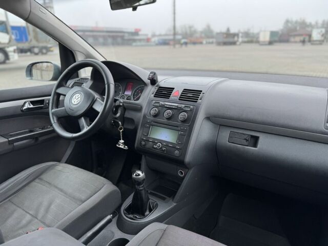 Серый Фольксваген Туран, объемом двигателя 2 л и пробегом 370 тыс. км за 2550 $, фото 9 на Automoto.ua