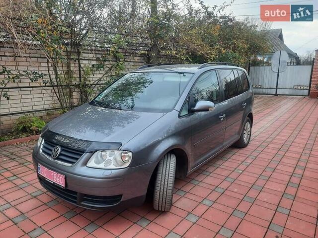 Серый Фольксваген Туран, объемом двигателя 1.6 л и пробегом 193 тыс. км за 6400 $, фото 1 на Automoto.ua