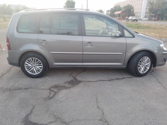 Серый Фольксваген Туран, объемом двигателя 1.4 л и пробегом 230 тыс. км за 7000 $, фото 2 на Automoto.ua