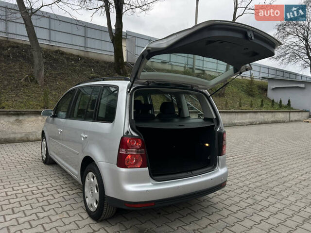 Серый Фольксваген Туран, объемом двигателя 1.9 л и пробегом 284 тыс. км за 6500 $, фото 15 на Automoto.ua