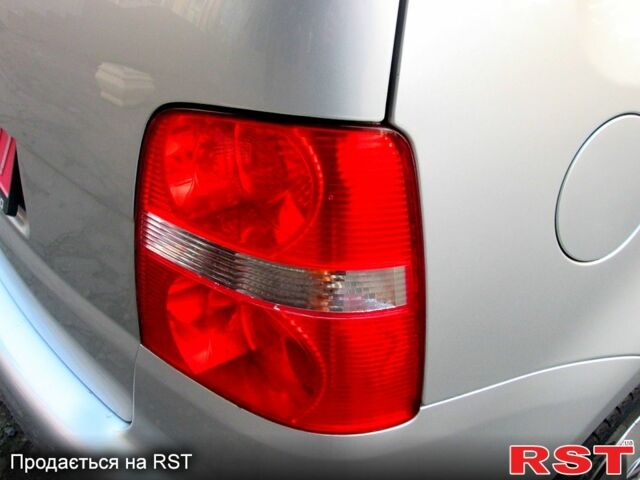 Серый Фольксваген Туран, объемом двигателя 1.6 л и пробегом 230 тыс. км за 6500 $, фото 5 на Automoto.ua