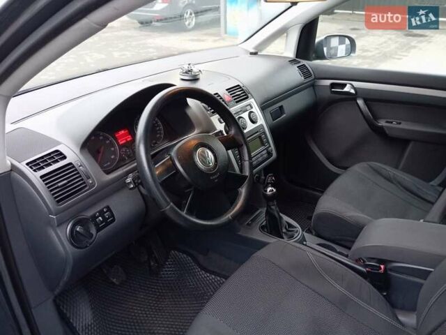 Серый Фольксваген Туран, объемом двигателя 1.98 л и пробегом 250 тыс. км за 5200 $, фото 42 на Automoto.ua