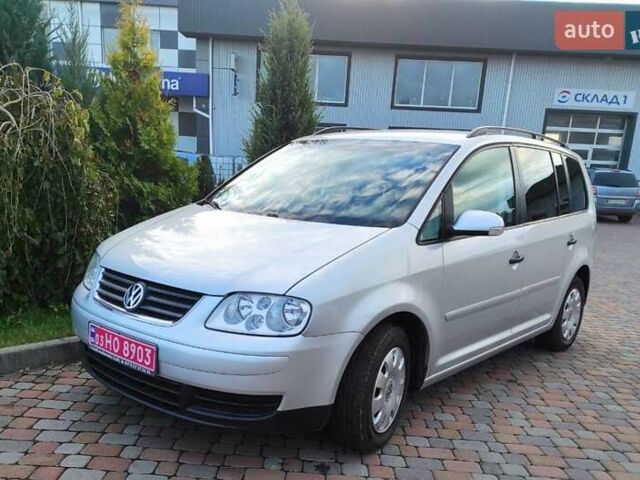 Серый Фольксваген Туран, объемом двигателя 1.6 л и пробегом 220 тыс. км за 5650 $, фото 1 на Automoto.ua