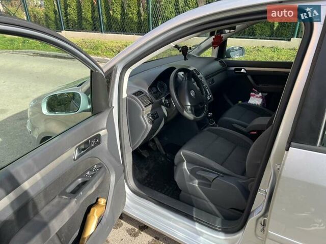 Сірий Фольксваген Туран, об'ємом двигуна 1.9 л та пробігом 283 тис. км за 5400 $, фото 13 на Automoto.ua