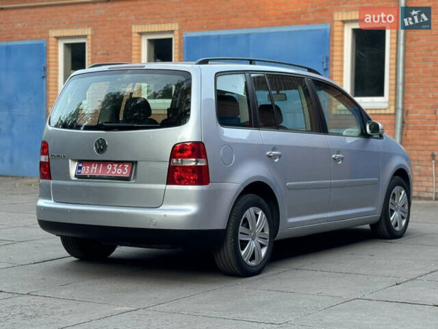 Серый Фольксваген Туран, объемом двигателя 1.6 л и пробегом 219 тыс. км за 6599 $, фото 3 на Automoto.ua