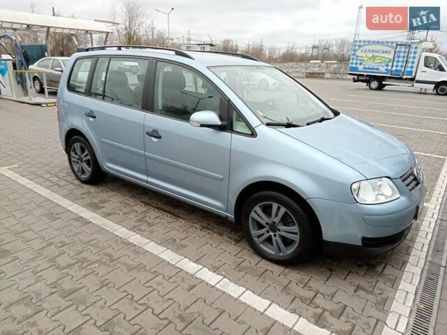 Серый Фольксваген Туран, объемом двигателя 1.6 л и пробегом 250 тыс. км за 6600 $, фото 6 на Automoto.ua