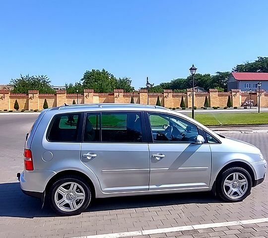 Серый Фольксваген Туран, объемом двигателя 2 л и пробегом 0 тыс. км за 7500 $, фото 2 на Automoto.ua