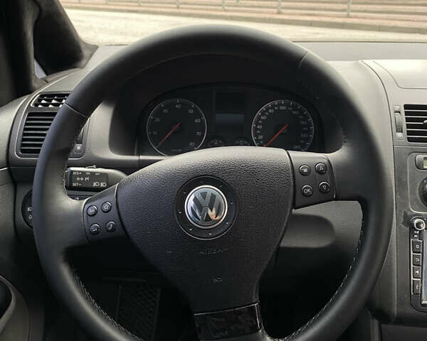 Серый Фольксваген Туран, объемом двигателя 1.6 л и пробегом 240 тыс. км за 7000 $, фото 19 на Automoto.ua