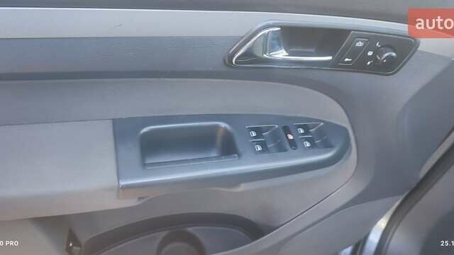 Серый Фольксваген Туран, объемом двигателя 2 л и пробегом 181 тыс. км за 4900 $, фото 14 на Automoto.ua