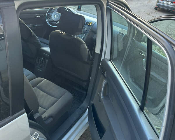 Серый Фольксваген Туран, объемом двигателя 1.6 л и пробегом 211 тыс. км за 6000 $, фото 11 на Automoto.ua