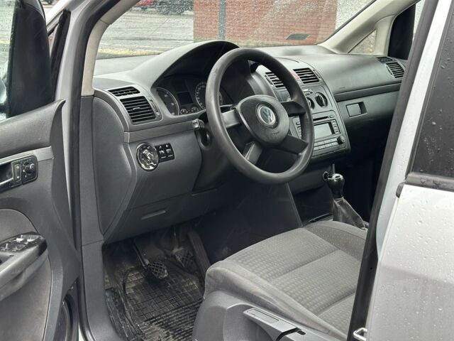 Серый Фольксваген Туран, объемом двигателя 1.9 л и пробегом 123 тыс. км за 2800 $, фото 5 на Automoto.ua