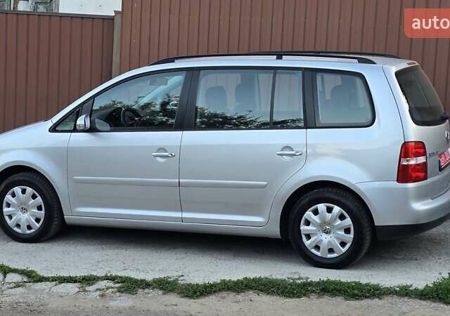 Серый Фольксваген Туран, объемом двигателя 1.6 л и пробегом 270 тыс. км за 6499 $, фото 22 на Automoto.ua