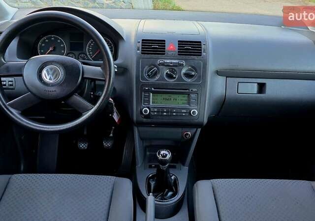 Серый Фольксваген Туран, объемом двигателя 1.6 л и пробегом 270 тыс. км за 6499 $, фото 41 на Automoto.ua