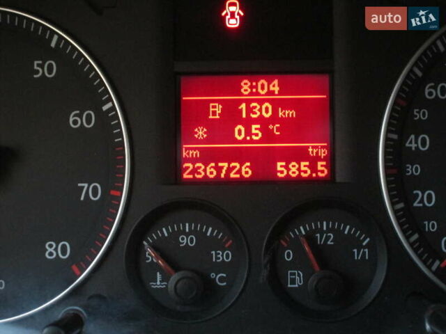 Серый Фольксваген Туран, объемом двигателя 1.6 л и пробегом 230 тыс. км за 6500 $, фото 29 на Automoto.ua