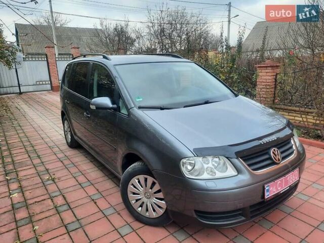 Серый Фольксваген Туран, объемом двигателя 1.6 л и пробегом 193 тыс. км за 6400 $, фото 2 на Automoto.ua