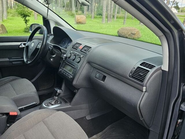 Серый Фольксваген Туран, объемом двигателя 2 л и пробегом 367 тыс. км за 2657 $, фото 18 на Automoto.ua