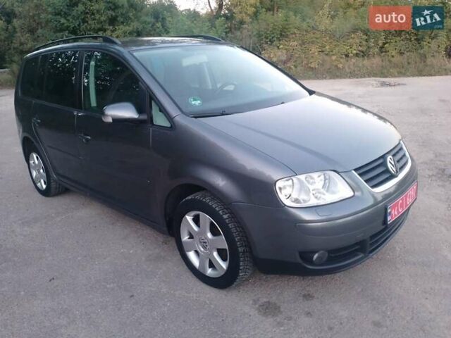 Серый Фольксваген Туран, объемом двигателя 1.6 л и пробегом 215 тыс. км за 5900 $, фото 3 на Automoto.ua