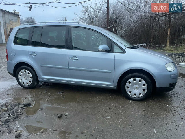 Серый Фольксваген Туран, объемом двигателя 2 л и пробегом 202 тыс. км за 5800 $, фото 4 на Automoto.ua