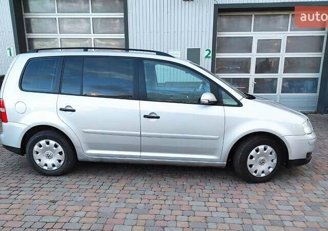 Серый Фольксваген Туран, объемом двигателя 1.6 л и пробегом 220 тыс. км за 5650 $, фото 33 на Automoto.ua