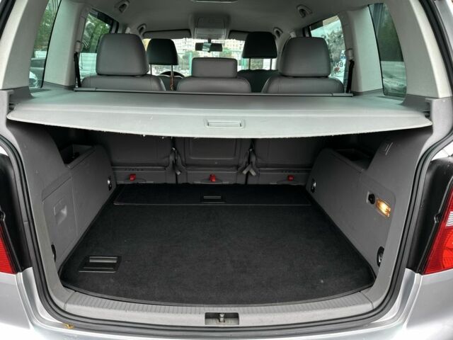 Сірий Фольксваген Туран, об'ємом двигуна 1.6 л та пробігом 267 тис. км за 6500 $, фото 8 на Automoto.ua