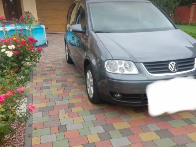 Сірий Фольксваген Туран, об'ємом двигуна 2 л та пробігом 245 тис. км за 6300 $, фото 1 на Automoto.ua