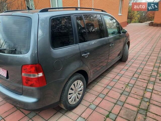 Серый Фольксваген Туран, объемом двигателя 1.6 л и пробегом 193 тыс. км за 6400 $, фото 3 на Automoto.ua