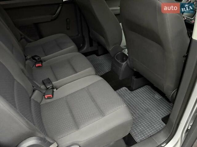 Сірий Фольксваген Туран, об'ємом двигуна 1.9 л та пробігом 264 тис. км за 5400 $, фото 42 на Automoto.ua