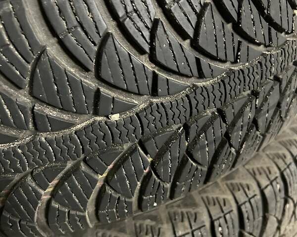 Серый Фольксваген Туран, объемом двигателя 1.9 л и пробегом 233 тыс. км за 6300 $, фото 37 на Automoto.ua