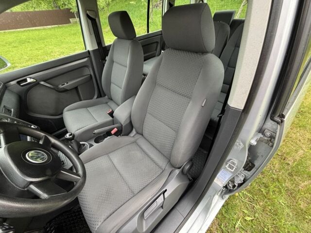 Серый Фольксваген Туран, объемом двигателя 1.6 л и пробегом 222 тыс. км за 5899 $, фото 1 на Automoto.ua