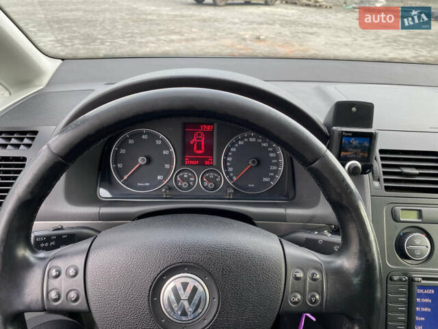 Сірий Фольксваген Туран, об'ємом двигуна 1.4 л та пробігом 217 тис. км за 6400 $, фото 7 на Automoto.ua