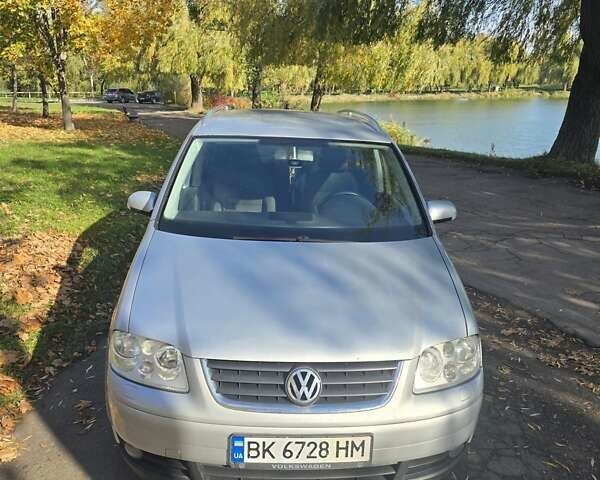 Серый Фольксваген Туран, объемом двигателя 2 л и пробегом 370 тыс. км за 6200 $, фото 8 на Automoto.ua