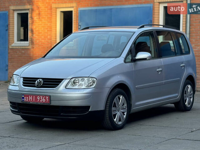 Серый Фольксваген Туран, объемом двигателя 1.6 л и пробегом 219 тыс. км за 6599 $, фото 1 на Automoto.ua