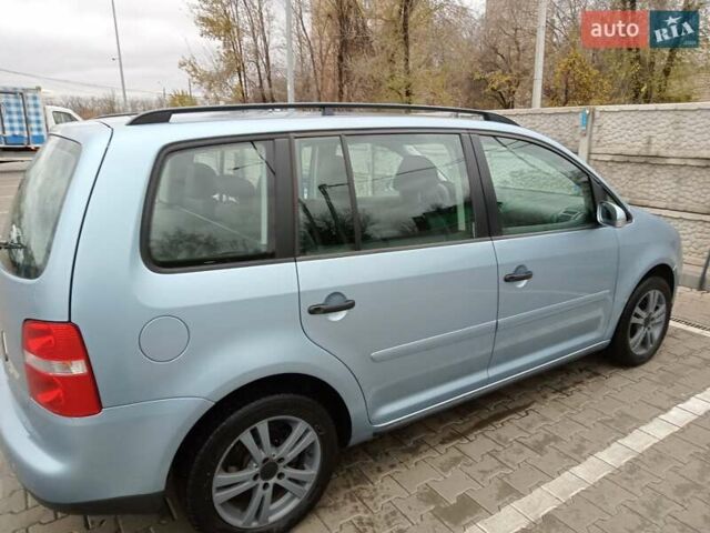 Серый Фольксваген Туран, объемом двигателя 1.6 л и пробегом 250 тыс. км за 6600 $, фото 7 на Automoto.ua