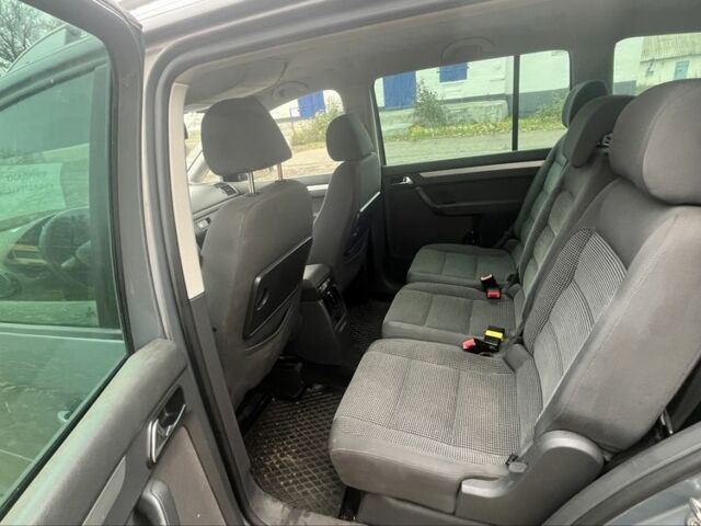 Сірий Фольксваген Туран, об'ємом двигуна 2 л та пробігом 450 тис. км за 2500 $, фото 6 на Automoto.ua