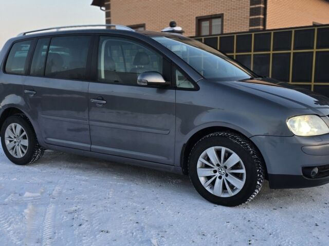 Серый Фольксваген Туран, объемом двигателя 2 л и пробегом 278 тыс. км за 3500 $, фото 22 на Automoto.ua