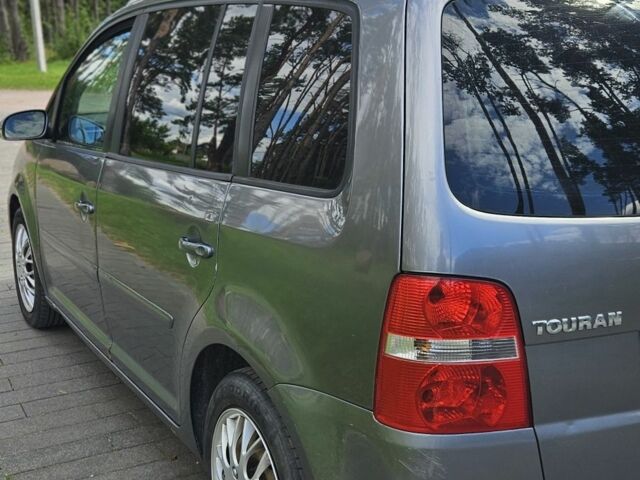 Серый Фольксваген Туран, объемом двигателя 2 л и пробегом 367 тыс. км за 2657 $, фото 13 на Automoto.ua