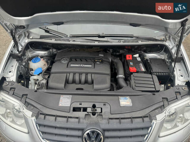 Сірий Фольксваген Туран, об'ємом двигуна 1.6 л та пробігом 221 тис. км за 6499 $, фото 21 на Automoto.ua