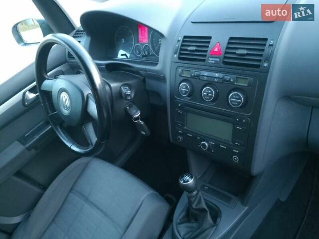 Серый Фольксваген Туран, объемом двигателя 1.6 л и пробегом 215 тыс. км за 5900 $, фото 38 на Automoto.ua