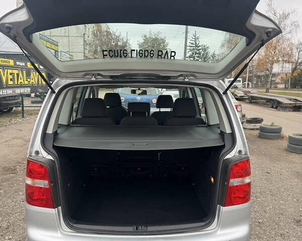 Сірий Фольксваген Туран, об'ємом двигуна 1.6 л та пробігом 221 тис. км за 6499 $, фото 32 на Automoto.ua