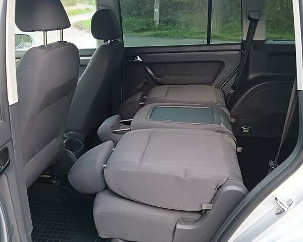 Серый Фольксваген Туран, объемом двигателя 1.6 л и пробегом 242 тыс. км за 5300 $, фото 14 на Automoto.ua