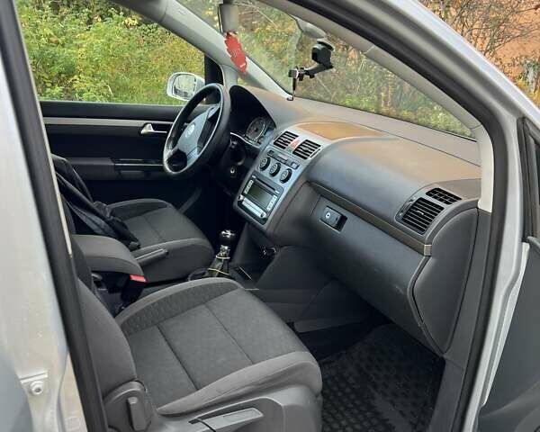 Сірий Фольксваген Туран, об'ємом двигуна 1.9 л та пробігом 283 тис. км за 5400 $, фото 10 на Automoto.ua