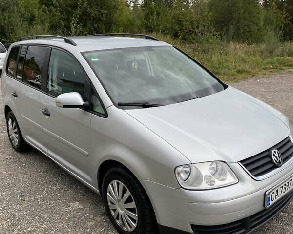 Сірий Фольксваген Туран, об'ємом двигуна 1.6 л та пробігом 300 тис. км за 4699 $, фото 2 на Automoto.ua