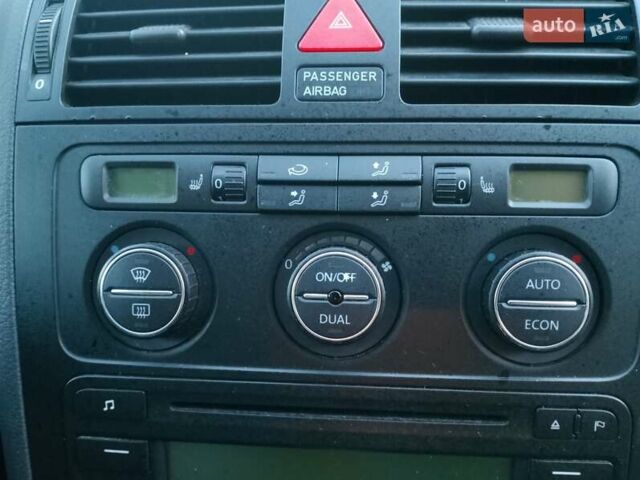 Серый Фольксваген Туран, объемом двигателя 1.6 л и пробегом 215 тыс. км за 5900 $, фото 39 на Automoto.ua