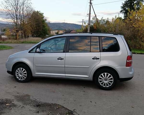 Серый Фольксваген Туран, объемом двигателя 1.6 л и пробегом 242 тыс. км за 5300 $, фото 7 на Automoto.ua