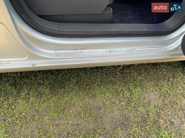 Серый Фольксваген Туран, объемом двигателя 1.9 л и пробегом 400 тыс. км за 6500 $, фото 12 на Automoto.ua