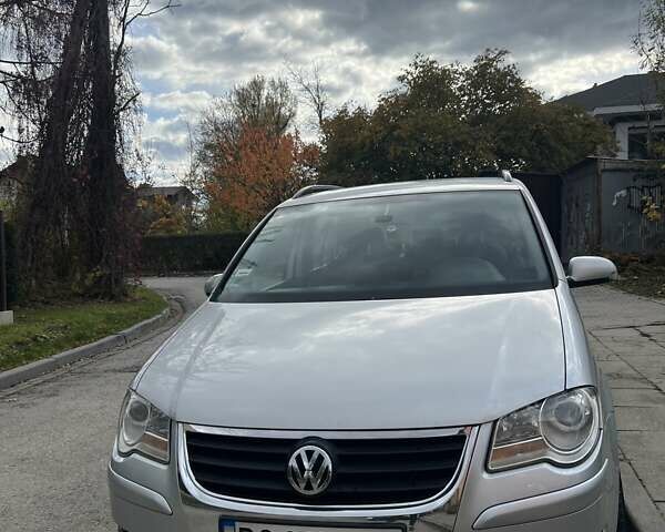 Сірий Фольксваген Туран, об'ємом двигуна 1.9 л та пробігом 283 тис. км за 5400 $, фото 1 на Automoto.ua