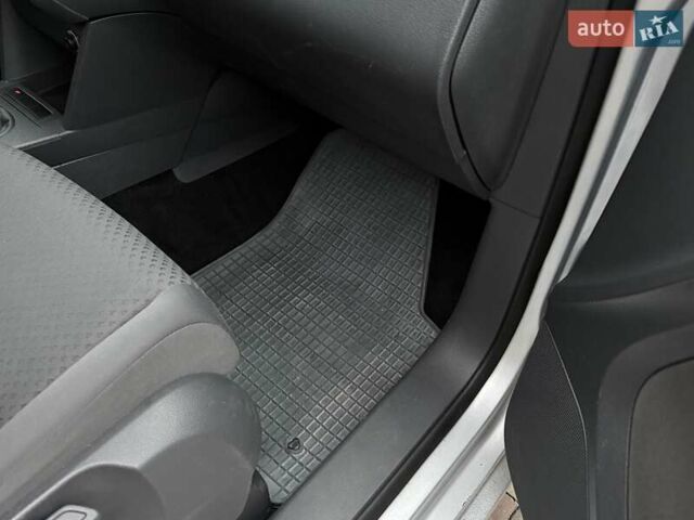 Сірий Фольксваген Туран, об'ємом двигуна 1.9 л та пробігом 264 тис. км за 5400 $, фото 36 на Automoto.ua