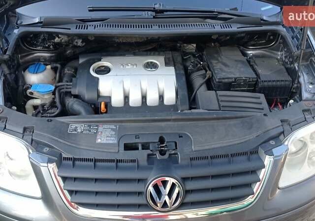 Серый Фольксваген Туран, объемом двигателя 1.9 л и пробегом 281 тыс. км за 6500 $, фото 21 на Automoto.ua