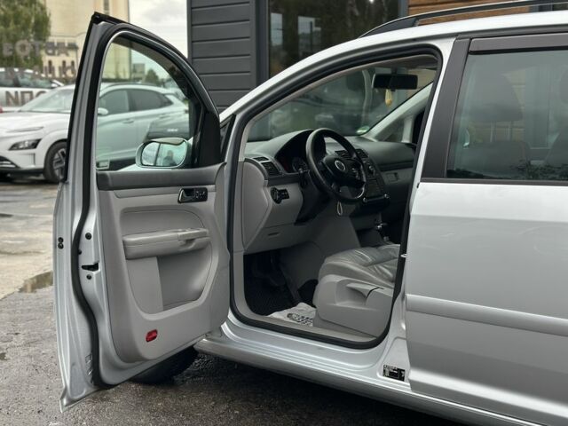 Сірий Фольксваген Туран, об'ємом двигуна 1.6 л та пробігом 267 тис. км за 6500 $, фото 10 на Automoto.ua