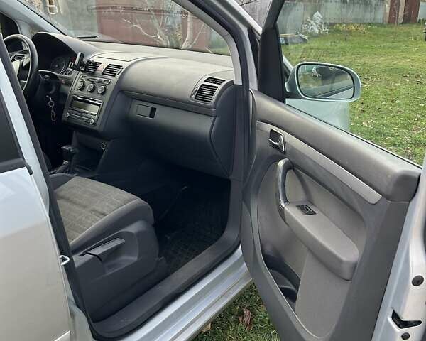 Серый Фольксваген Туран, объемом двигателя 1.9 л и пробегом 233 тыс. км за 6300 $, фото 18 на Automoto.ua